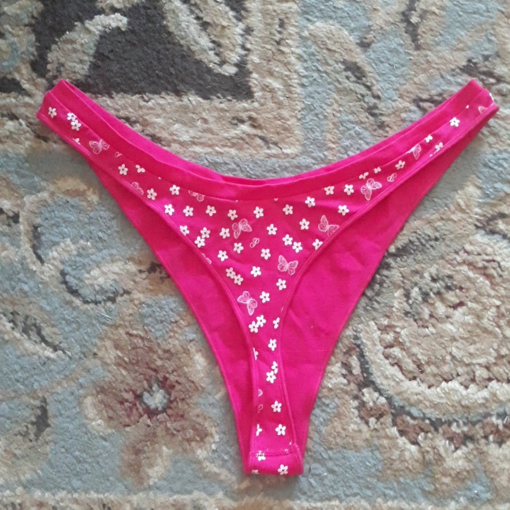 Pink VS thong - Picture 8 of 14